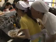 給喜歡的女人吃到飽顏射 迴轉壽司店